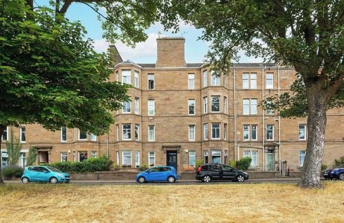 Dundee Apartment | The Palais - Retro Style
