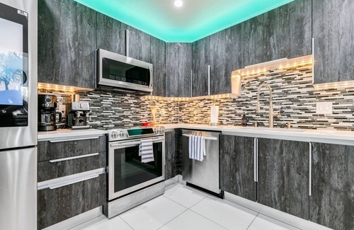 Lake Clarke Shores Villa | THE PALM BEACH VILLA