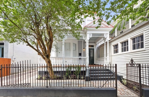 Cannonborough Elliotborough Apartment | The Palmetto Suite at 265 Rutledge