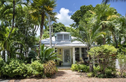 The Meadows House | The Palms -3 bedroom 2 bath home in The Meadows w/pool oasis & guest cottage