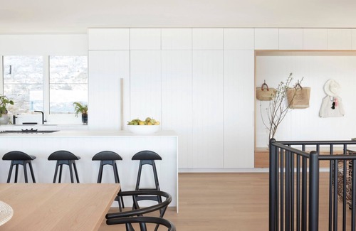 Palm Beach House | The Palms a gorgeous modern house positioned as close as you can get to beautiful palm beach.
