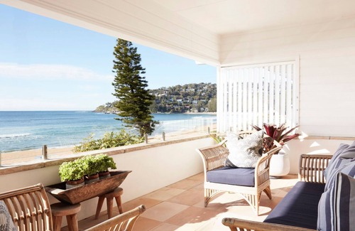 Palm Beach House | The Palms a gorgeous modern house positioned as close as you can get to beautiful palm beach.