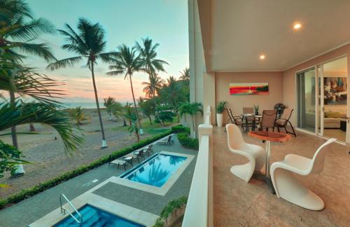 Barrio Los Villalobos Apartment | The Palms Ocean Club Resort