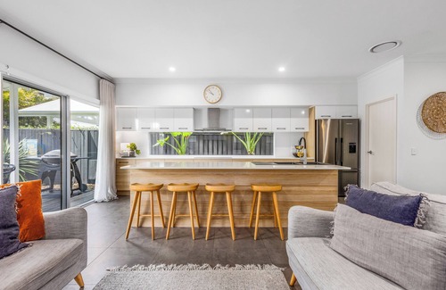 Kingscliff House | 'The Palms on Nautilus' - Beach house on the park & sea