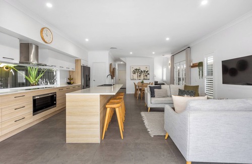 Kingscliff House | 'The Palms on Nautilus' - Beach house on the park & sea