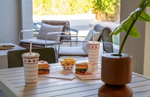 Indio House | The Palms - Secluded Garden Oasis