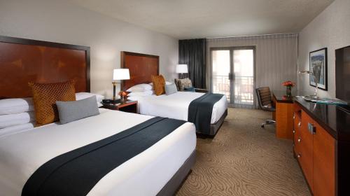 Downtown Portland Hotel | The Paramount Hotel Portland