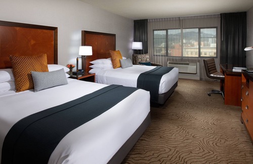 Downtown Portland Hotel | The Paramount Hotel