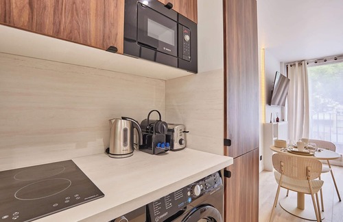 Quartier de la Roquette Apartment | THE Parisian Suite/Center of Paris