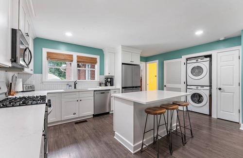 North Charleston House | The Park Circle Hideaway - Hot Tub & Chill