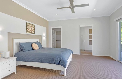 St. Georges Basin House | The Park Villa - Pool, Family Friendly