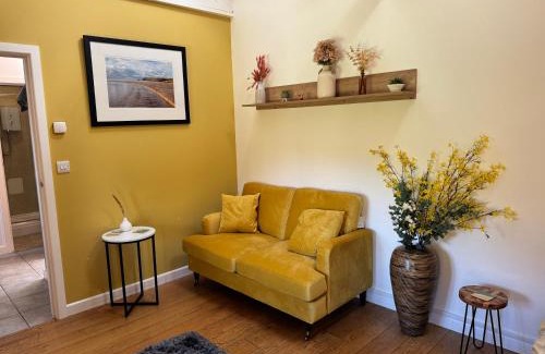 St. Mabyn Apartment | The parlour