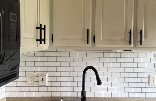 Town of Sharon House | The Pasture Perch: Renovated Camper, Mountain Views & Grazing Animals