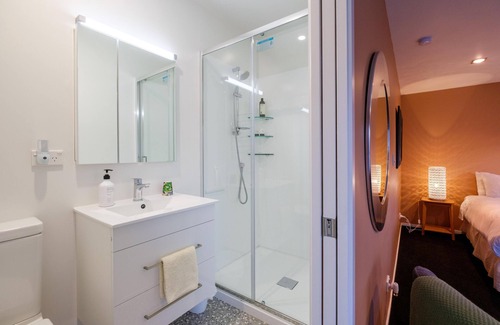 Omiha House | The Pavilion, Ōmiha - Welcome to The Pavilion, Ōmiha, a stunning premium holiday home nestled in the picturesque surroundings of unspoiled Ōmiha, a sanctuary for the island's native birdlife and flora. This exquisite two-bedroom, two-bathroom retreat