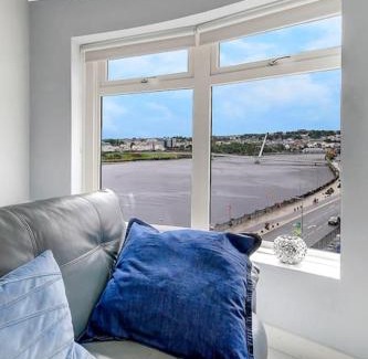 Londonderry Apartment | The Peace Bridge Apartment