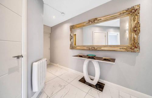 Londonderry Apartment | The Peace Bridge Apartment