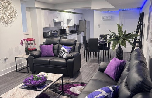 Midtown Apartment | The Peace Palace! nFabulous 2-bedroom apartment, close to downtown Detroit.