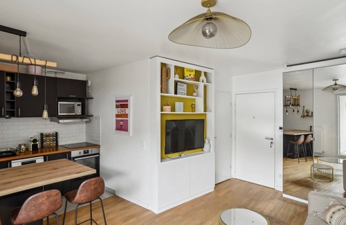 Suresnes Apartment | The Peaceful - with terrace and private parking