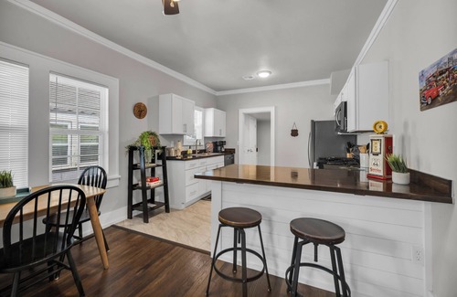 Tulsa House | The Peach on Route 66/TV in Both Bedrooms/Pergola
