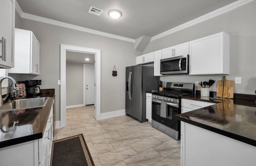 Tulsa House | The Peach on Route 66/TV in Both Bedrooms/Pergola