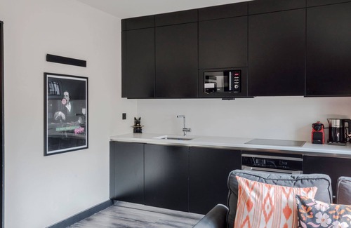 Soho Apartment | The Peaches & Cream - Soho - by Frankie Says