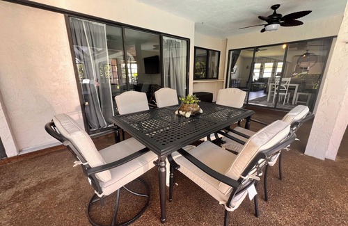 Fort Myers House | The Peacock House