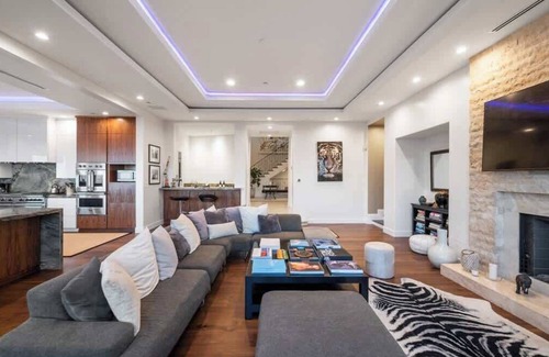 Hollywood Hills House | The Peak ~ Hollywood Hills