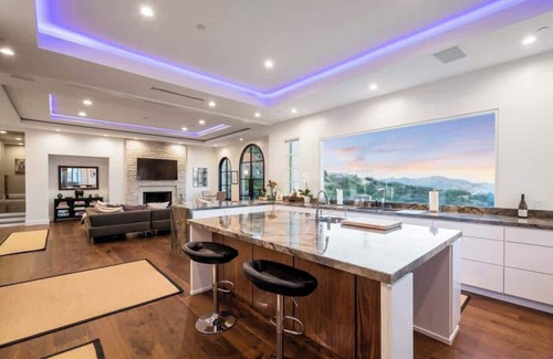 Hollywood Hills House | The Peak ~ Hollywood Hills