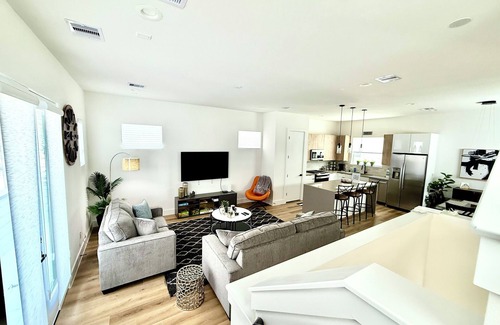 OST - South Union House | The Pearl, 3 bedrooms townhouse, Medical Center