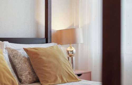 Kilburn Apartment | The Pearl - Luxury 5* Home with Park View