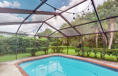 Tampa Palms House | The Pearl | Modern house in Tampa with a private pool