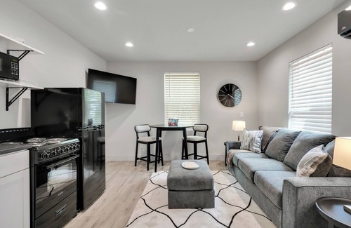 Wilmington Apartment | The Pearl – Stylish Couples Getaway