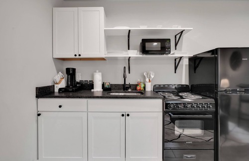 Wilmington Apartment | The Pearl – Stylish Couples Getaway