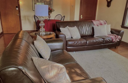 Columbia Apartment | The Pecan Suite - Entire Apartment