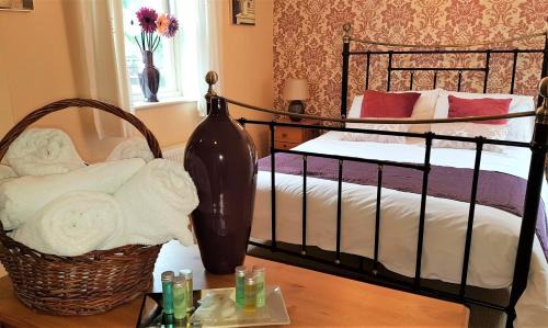Tacolneston House | The Pelican Guesthouse