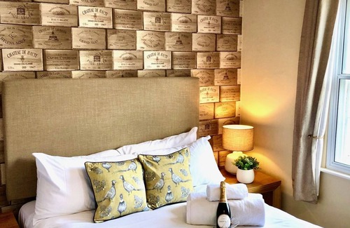 Axford Hotel | The Pelican Inn