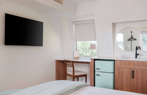 Vilano Beach Hotel | The Pelican King Studio -5 min walk to beach!