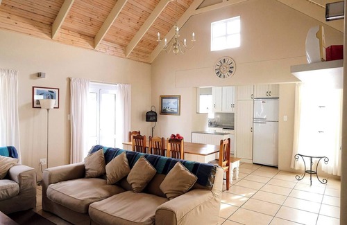 Langebaan House | The Pelican - Stunning 3-Bedroom Holiday Home in Langebaan
