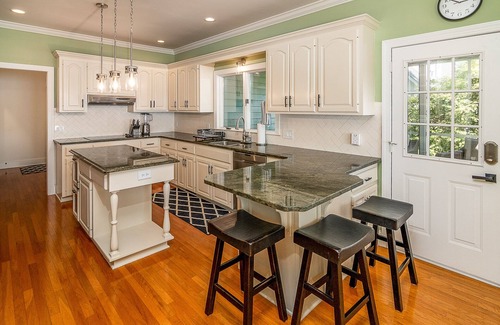 Lake Norman of Catawba House | The Peninsula Retreat at Mountain Creek Shores.