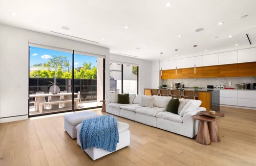Venice House | The Penmar Retreat - Luxurious resort-style oasis