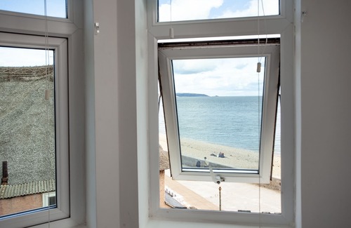 Torcross Apartment | The Penthouse, 15 At The Beach -An apartment that sleeps 6 guests in 3 bedrooms