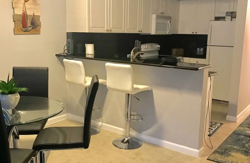 Hollywood South Central Beach Apartment | THE PENTHOUSE - large oceanfront Studio