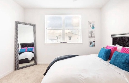 Kyle Apartment | The Penthouse -Resort Amenities Minutes to Austin!