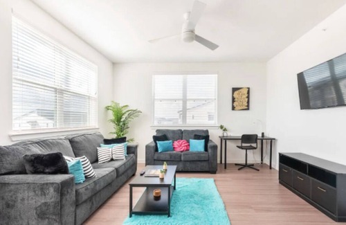 Kyle Apartment | The Penthouse -Resort Amenities Minutes to Austin!