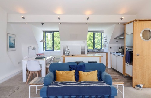 Lyme Regis Cottage | THE PENTHOUSE, romantic, luxury holiday cottage in Lyme Regis