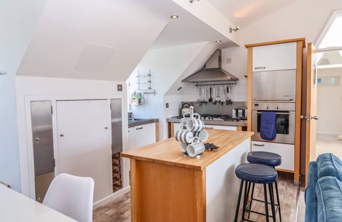 Lyme Regis Cottage | THE PENTHOUSE, romantic, luxury holiday cottage in Lyme Regis