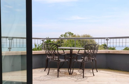 Lyme Regis Cottage | THE PENTHOUSE, romantic, luxury holiday cottage in Lyme Regis