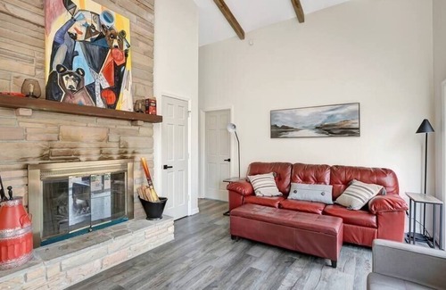 Charter Hills Cabin | The Peppercorn Tree Haus-10 Mins to Slopes