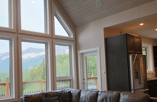 East Kootenay House | The Perch, Fernie - Panoramic Views, 6 Beds, A/C, BBQ, Game Room
