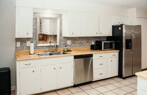 West Monroe House | The Perch-Lakefront Retreat, Deck, Grill, Fire Pit